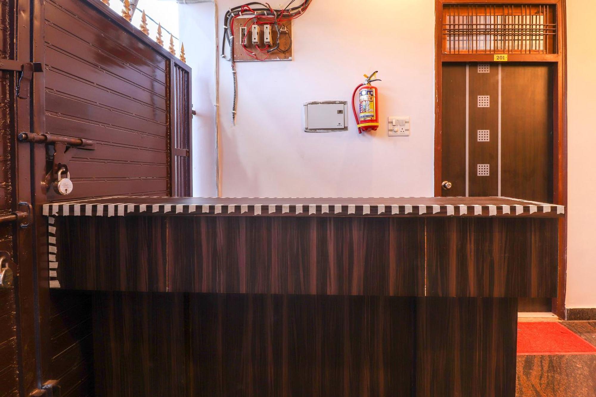 Oyo Hotel Aryan Galaxy Bhauli Eksteriør billede